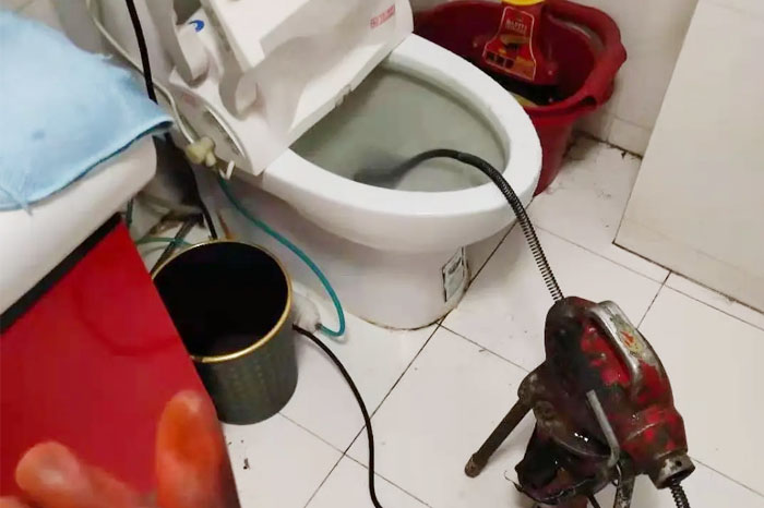 厕所马桶堵塞疏通